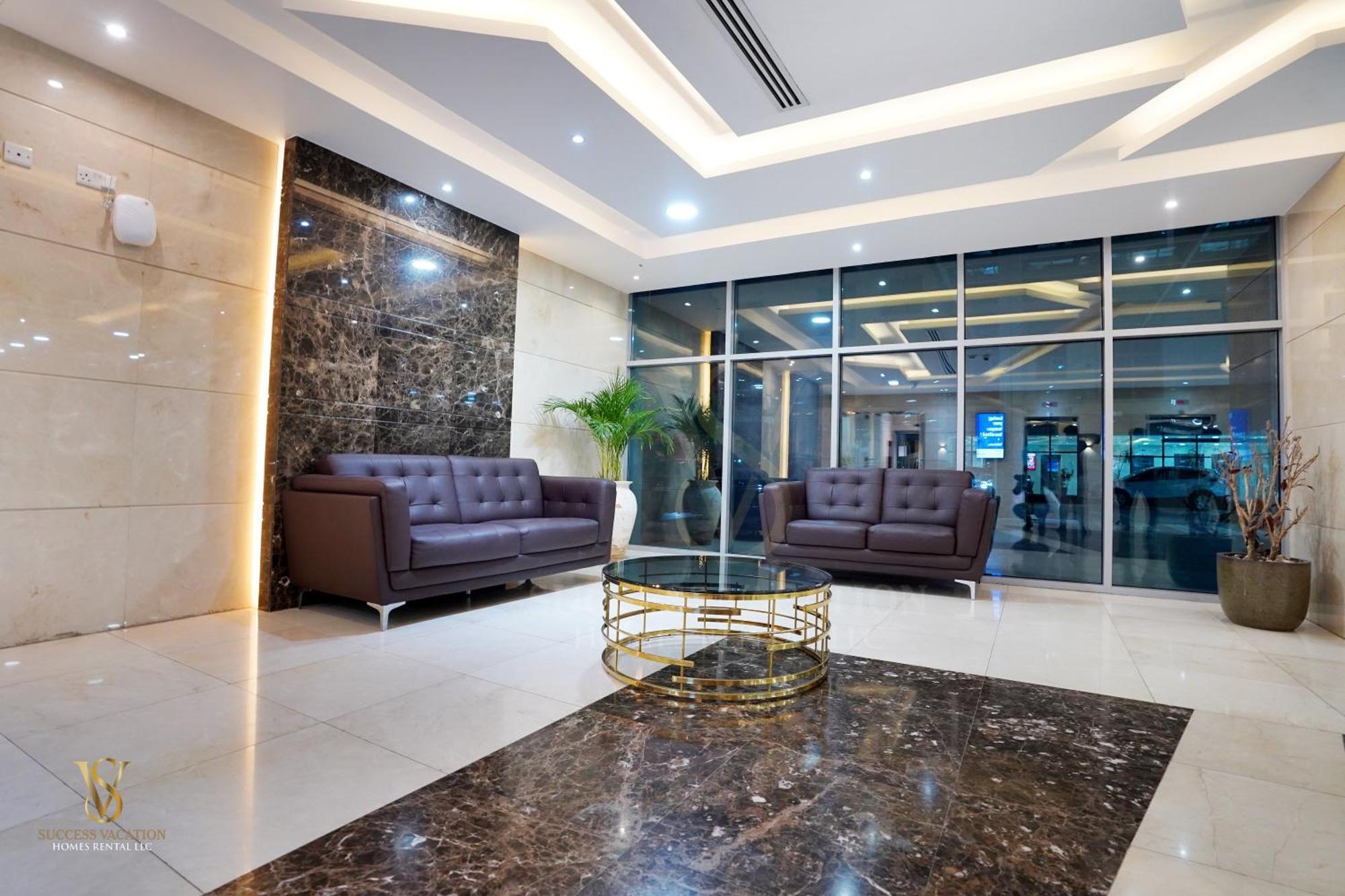 Success Luxury Apartment - 5 Min Away Marina Corniche - Free Housekeeping Provided Everyday-24-7 Staff Available For Services Dubái Exterior foto